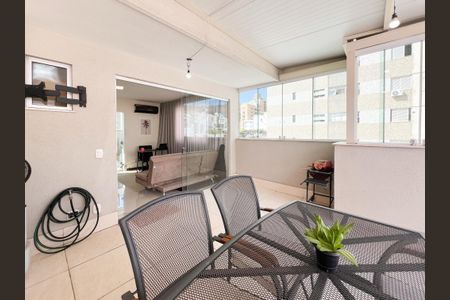 Apartamento à venda com 130m², 2 quartos e 2 vagas Apartamento à venda com 130m², 2 quartos e 2 vagasVaranda da Sala