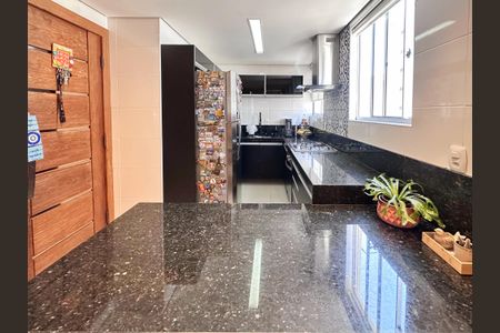 Apartamento à venda com 130m², 2 quartos e 2 vagas Apartamento à venda com 130m², 2 quartos e 2 vagasCozinha