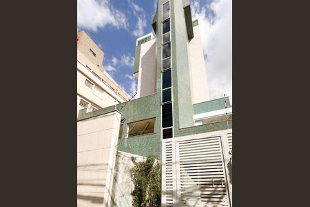 Apartamento à venda com 130m², 2 quartos e 2 vagas Apartamento à venda com 130m², 2 quartos e 2 vagasFacahda