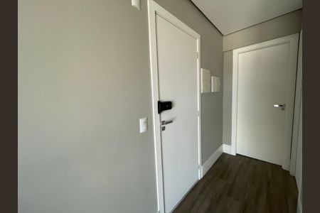 Corredor de apartamento para alugar com 2 quartos, 80m² em Granja Viana, Cotia