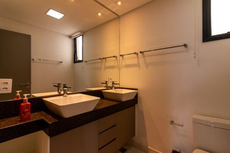 Apartamento à venda com 210m², 3 quartos e 3 vagasBanheiro suíte 2