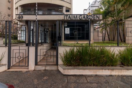 Apartamento à venda com 210m², 3 quartos e 3 vagasFachada e portaria