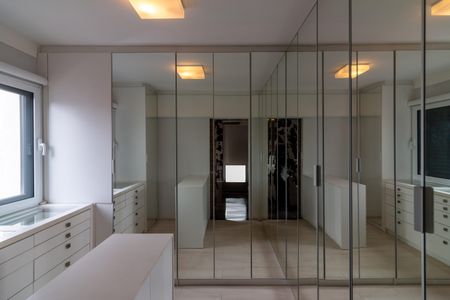 Apartamento à venda com 210m², 3 quartos e 3 vagasCloset da suíte 2