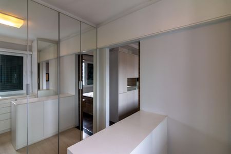 Apartamento à venda com 210m², 3 quartos e 3 vagasCloset da suíte 2