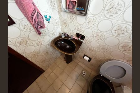 Casa à venda com 210m², 3 quartos e 6 vagasBanheiro Social