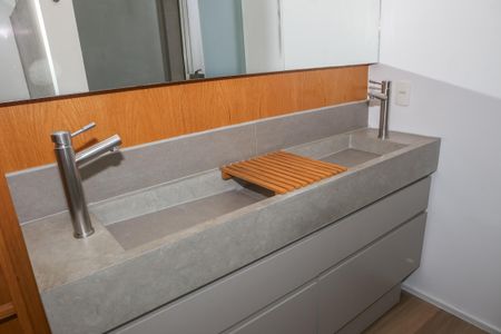 Apartamento para alugar com 140m², 3 quartos e 2 vagas Apartamento para alugar com 140m², 3 quartos e 2 vagasBanheiro da Suíte 1