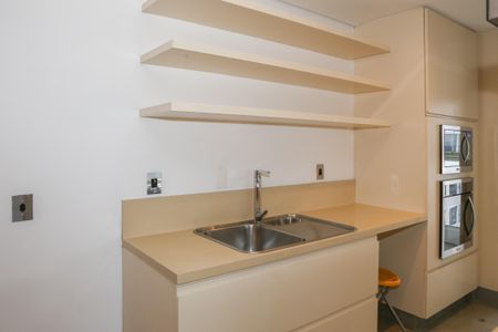 Apartamento para alugar com 140m², 3 quartos e 2 vagas Apartamento para alugar com 140m², 3 quartos e 2 vagasCozinha e Área de Serviço