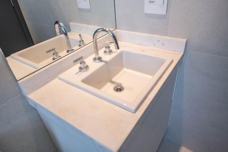 Apartamento para alugar com 197m², 3 quartos e 3 vagasBanheiro da Suíte 1