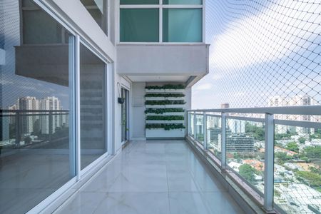 Apartamento para alugar com 197m², 3 quartos e 3 vagasVaranda