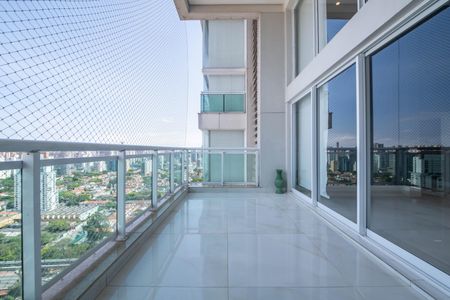 Apartamento para alugar com 197m², 3 quartos e 3 vagasVaranda