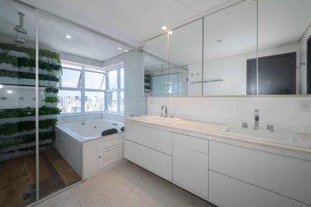 Apartamento para alugar com 197m², 3 quartos e 3 vagasBanheiro da Suíte 3