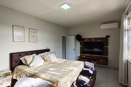 Casa à venda com 350m², 3 quartos e 3 vagas Casa à venda com 350m², 3 quartos e 3 vagasSuíte