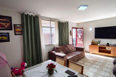 Casa à venda com 350m², 3 quartos e 3 vagas Casa à venda com 350m², 3 quartos e 3 vagasSala