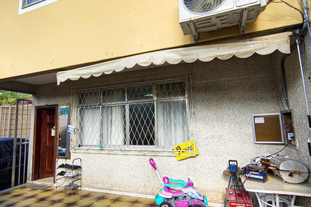 Casa à venda com 350m², 3 quartos e 3 vagas Casa à venda com 350m², 3 quartos e 3 vagasFachada