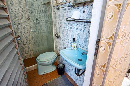 Casa à venda com 350m², 3 quartos e 3 vagas Casa à venda com 350m², 3 quartos e 3 vagasBanheiro de Serviço