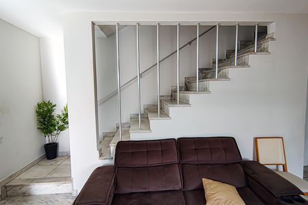 Casa à venda com 350m², 3 quartos e 3 vagas Casa à venda com 350m², 3 quartos e 3 vagasSala