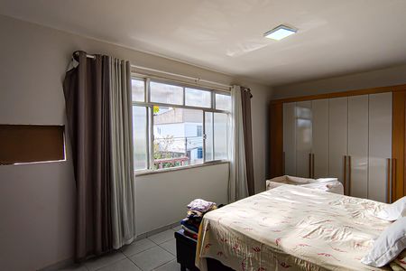 Casa à venda com 350m², 3 quartos e 3 vagas Casa à venda com 350m², 3 quartos e 3 vagasSuíte