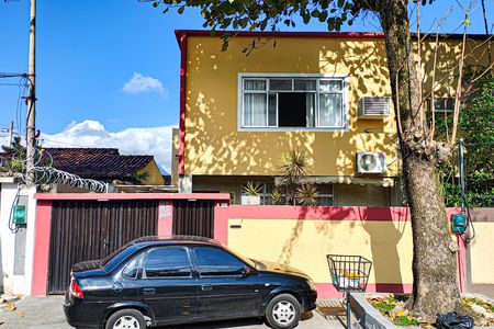 Casa à venda com 350m², 3 quartos e 3 vagas Casa à venda com 350m², 3 quartos e 3 vagasFachada