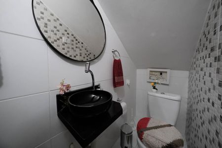 Casa à venda com 105m², 2 quartos e 2 vagasLavabo