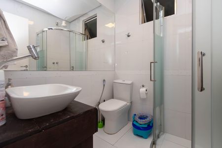 Apartamento à venda com 180m², 3 quartos e 1 vaga Apartamento à venda com 180m², 3 quartos e 1 vagaBanheiro Social