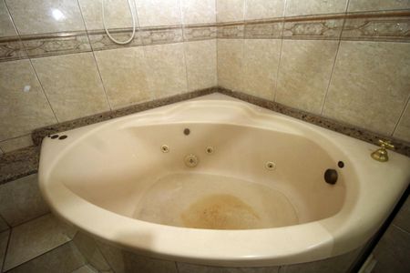 Casa para alugar com 200m², 5 quartos e 6 vagasBanheiro da Suíte 