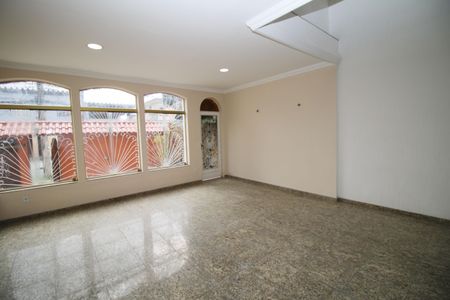 Sala de casa para alugar com 5 quartos, 200m² em Penha, Rio de Janeiro