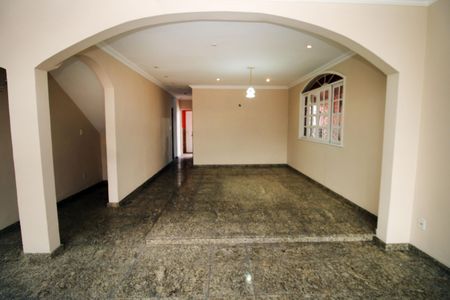 Sala de casa para alugar com 5 quartos, 200m² em Penha, Rio de Janeiro