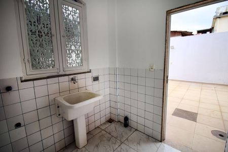 Casa para alugar com 200m², 5 quartos e 6 vagasLavanderia