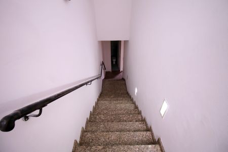 Casa para alugar com 200m², 4 quartos e 5 vagasEscada 2º piso