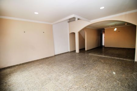 Casa para alugar com 200m², 4 quartos e 5 vagasSala