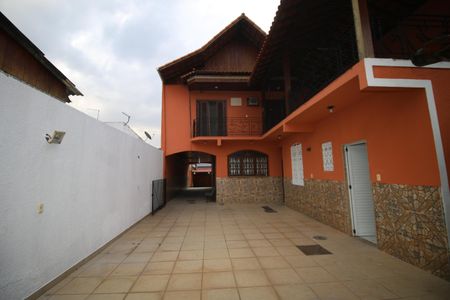 Casa para alugar com 200m², 4 quartos e 5 vagasQuintal fundos