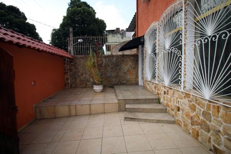 Casa para alugar com 200m², 4 quartos e 5 vagasQuintal frente