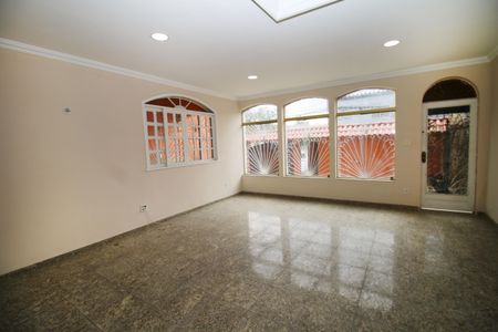 Casa para alugar com 200m², 4 quartos e 5 vagasSala
