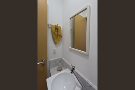 Lavabo de apartamento para alugar com 3 quartos, 100m² em Gonzaga, Santos