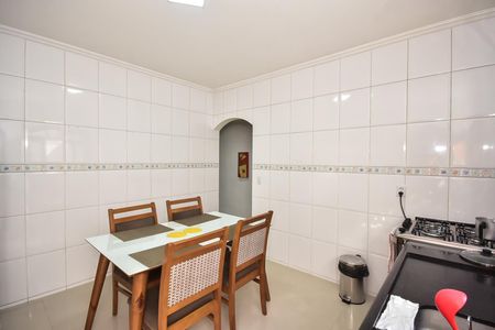 Casa à venda com 110m², 2 quartos e 2 vagasCozinha