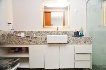 Apartamento à venda com 87m², 2 quartos e 1 vaga Apartamento à venda com 87m², 2 quartos e 1 vagaBanheiro da Suíte