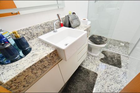 Apartamento à venda com 87m², 2 quartos e 1 vaga Apartamento à venda com 87m², 2 quartos e 1 vagaBanheiro da Suíte