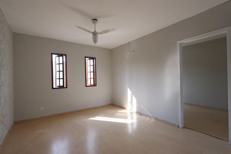 Casa à venda com 180m², 3 quartos e 2 vagasSuíte
