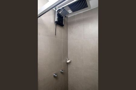 Banheiro de kitnet/studio para alugar com 1 quarto, 25m² em Auxiliadora, Porto Alegre