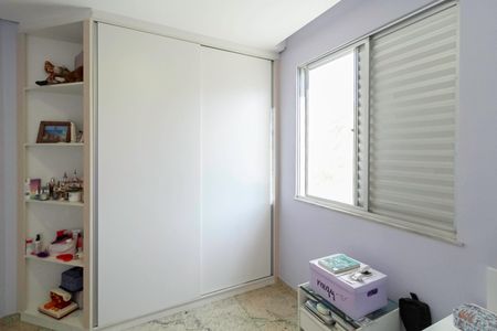 Apartamento à venda com 105m², 3 quartos e 2 vagasQuarto 2