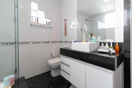 Apartamento à venda com 105m², 3 quartos e 2 vagasBanheiro da suíte 