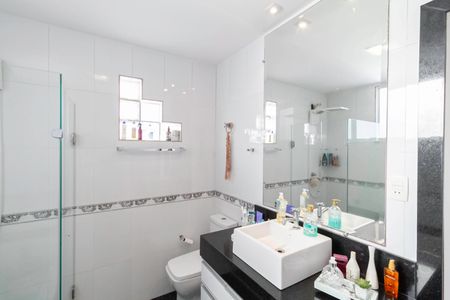 Apartamento à venda com 105m², 3 quartos e 2 vagasBanheiro da suíte 