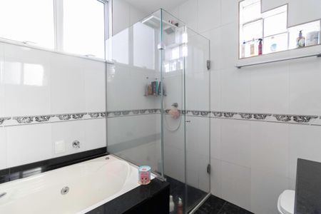 Apartamento à venda com 105m², 3 quartos e 2 vagasBanheiro da suíte 