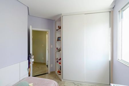 Apartamento à venda com 105m², 3 quartos e 2 vagasQuarto 2