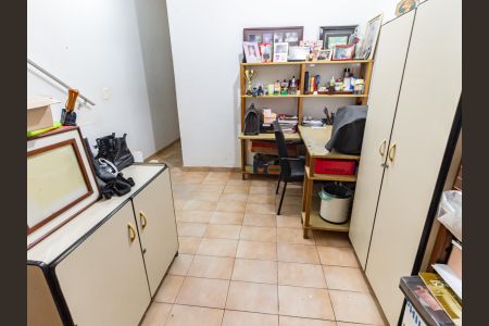 Casa à venda com 264m², 4 quartos e 2 vagasEscritório