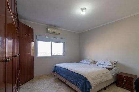 Casa à venda com 330m², 5 quartos e 3 vagasSuíte