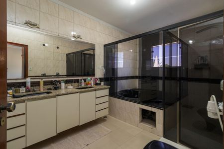 Casa à venda com 330m², 5 quartos e 3 vagasBanheiro da Suíte