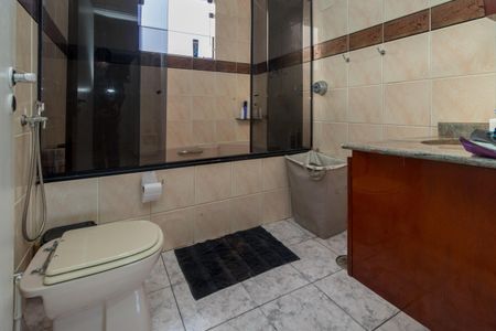 Casa à venda com 330m², 5 quartos e 3 vagasBanheiro Social