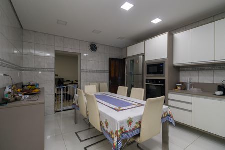 Casa à venda com 330m², 5 quartos e 3 vagasCozinha