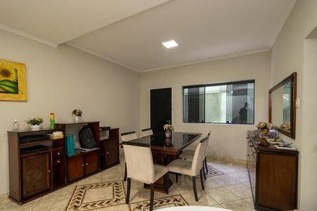 Casa à venda com 330m², 5 quartos e 3 vagasSala de Jantar